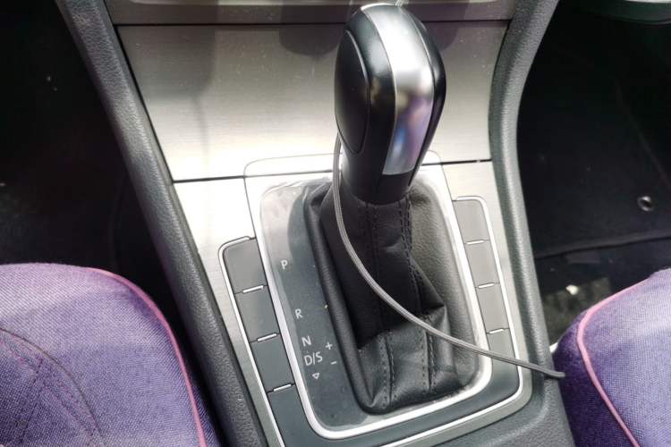 Used Volkswagen Golf 2016 1.6L Automatic Comfort Model Gear Lever