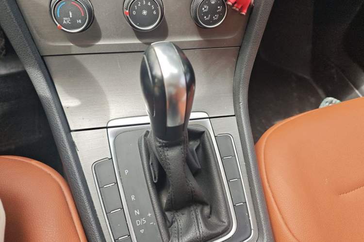 Used Volkswagen Golf 2016 1.6L Automatic Comfort Model Gear Lever
