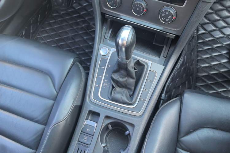 Used Volkswagen Golf 2016 230TSI Automatic Luxury Version Gear Lever