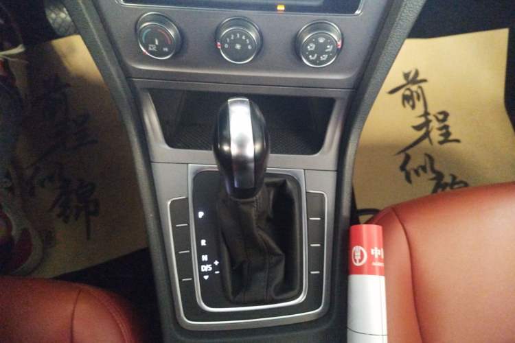 Used Volkswagen Golf 2016 1.6L Automatic Fashion Model Gear Lever