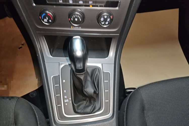 Used Volkswagen Golf 2016 1.6L Automatic Fashion Model Gear Lever