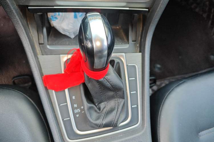 Used Volkswagen Golf 2016 230TSI Automatic Comfort Version Gear Lever