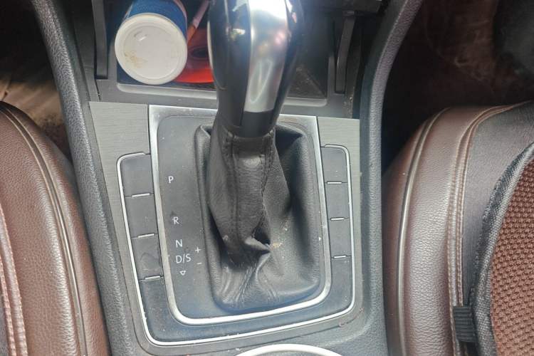 Used Volkswagen Golf 2016 1.6L Automatic Comfort Model Gear Lever