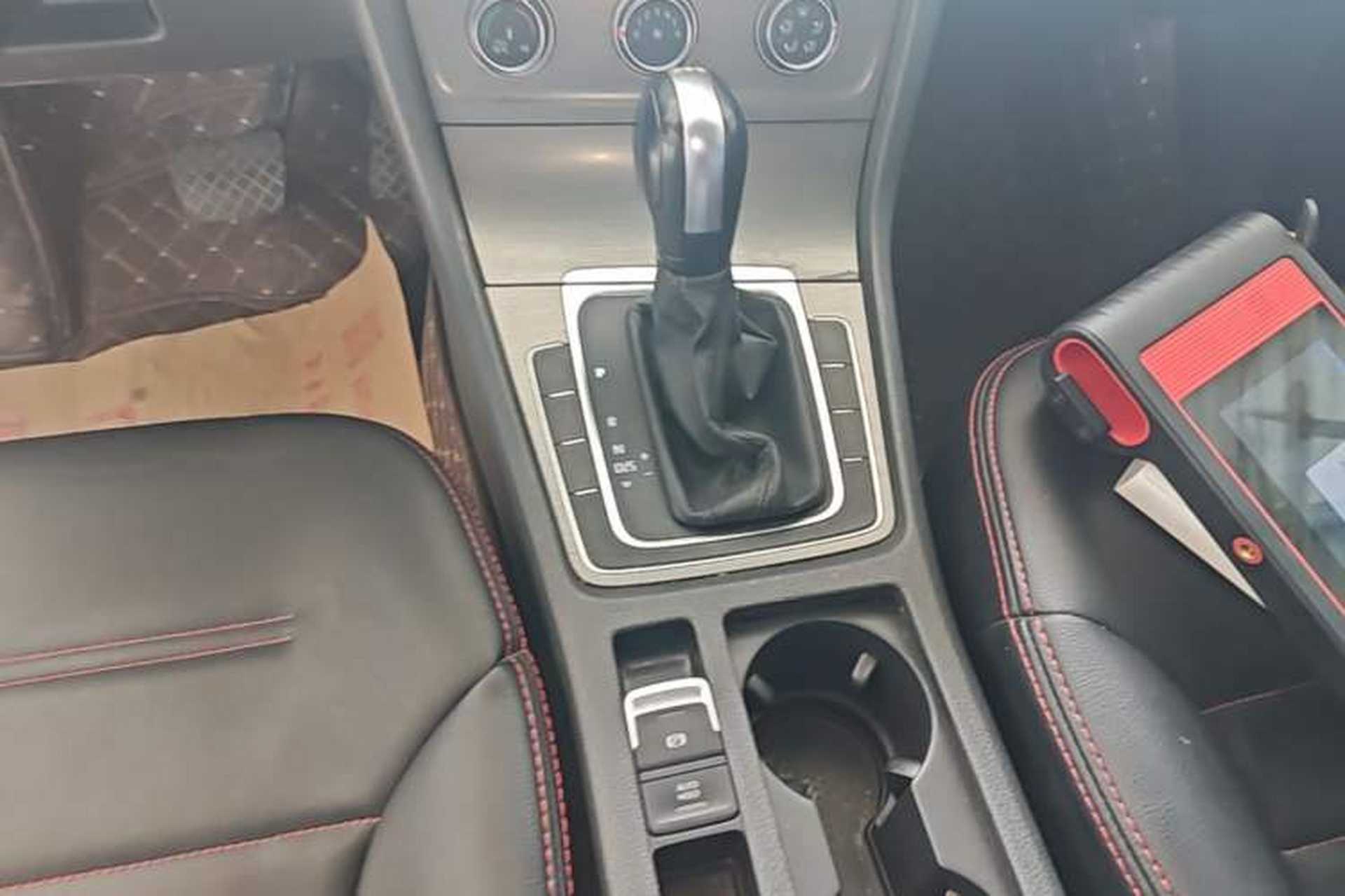 Used Volkswagen Golf 2016 230TSI Automatic Comfort Version Gear Lever