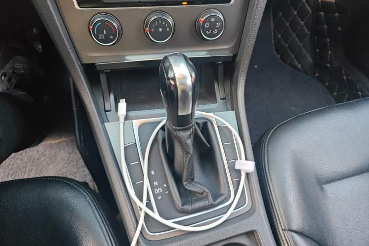 Used Volkswagen Golf 2016 1.6L Automatic Comfort Model Gear Lever