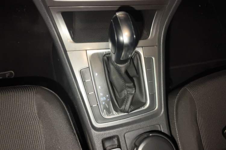 Used Volkswagen Golf 2016 1.6L Automatic Fashion Model Gear Lever