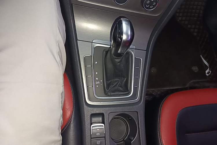 Used Volkswagen Golf 2016 1.6L Automatic Comfort Model Gear Lever