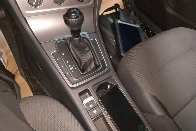 Used Volkswagen Golf 2016 1.6L Automatic Comfort Model Gear Lever