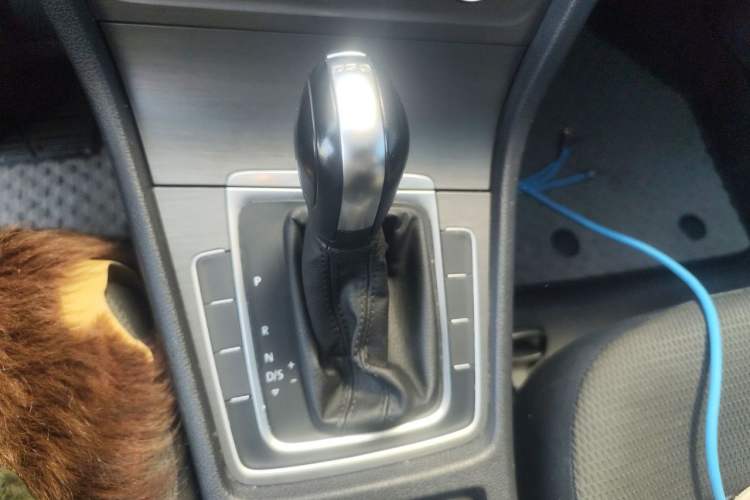 Used Volkswagen Golf 2016 230TSI Automatic Comfort Version Gear Lever