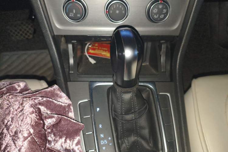Used Volkswagen Golf 2016 1.6L Automatic Comfort Model Gear Lever