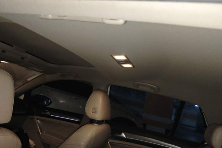 Used Volkswagen Golf 2016 230TSI Automatic Luxury Version Headliner