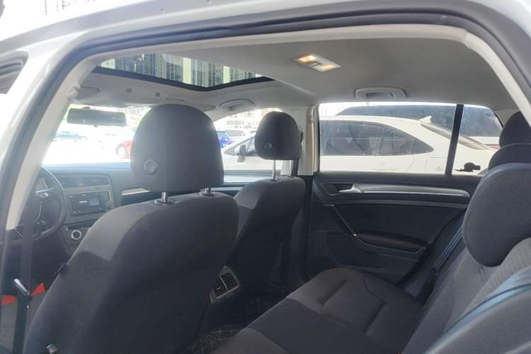 Used Volkswagen Golf 2016 230TSI Automatic Comfort Version Headliner