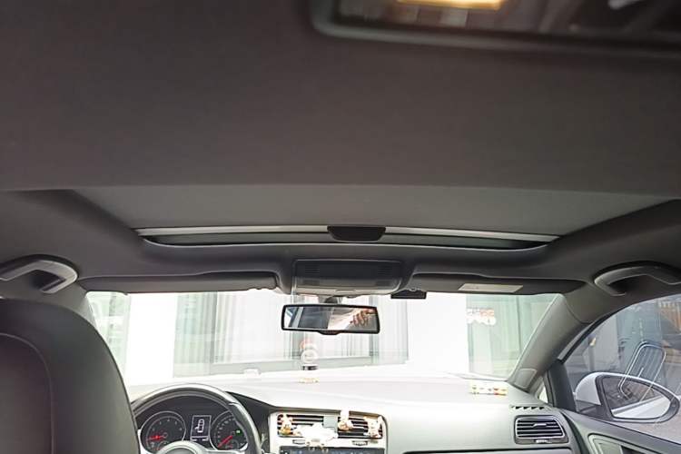 Used Volkswagen Golf 2016 1.4TSI Automatic R-Line Headliner