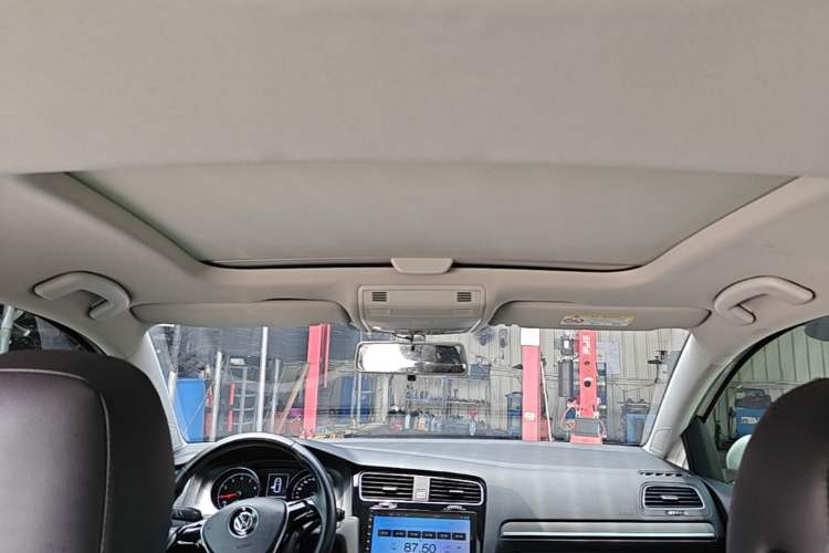 Used Volkswagen Golf 2016 230TSI Automatic Comfort Version Headliner
