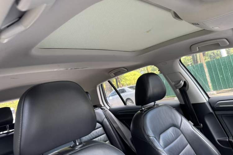 Used Volkswagen Golf 2016 230TSI Automatic Luxury Version Headliner