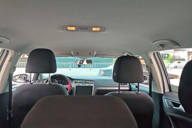 Used Volkswagen Golf 2016 1.6L Automatic Fashion Model Headliner
