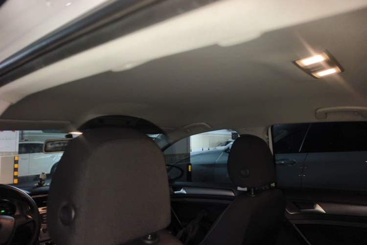 Used Volkswagen Golf 2016 1.6L Automatic Fashion Model Headliner
