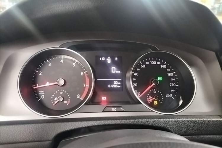 Used Volkswagen Golf 2016 1.6L Automatic Fashion Model Instrument Cluster
