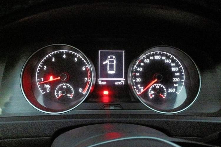 Used Volkswagen Golf 2016 230TSI Automatic Comfort Version Instrument Cluster