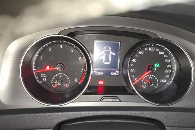 Used Volkswagen Golf 2016 230TSI Automatic Comfort Version Instrument Cluster