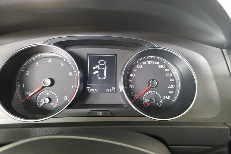 Used Volkswagen Golf 2016 230TSI Automatic Comfort Version Instrument Cluster