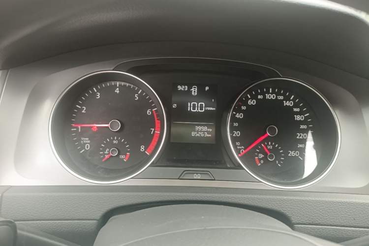 Used Volkswagen Golf 2016 1.6L Automatic Fashion Model Instrument Cluster