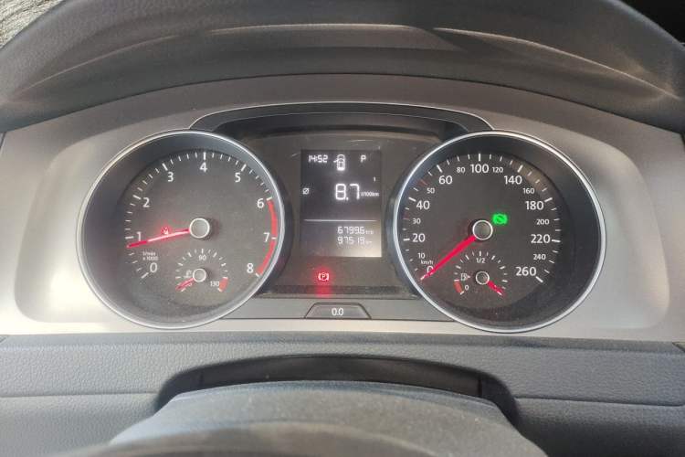 Used Volkswagen Golf 2016 1.6L Automatic Fashion Model Instrument Cluster