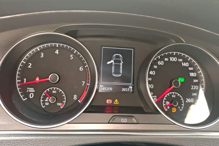 Used Volkswagen Golf 2016 230TSI Automatic Comfort Version Instrument Cluster