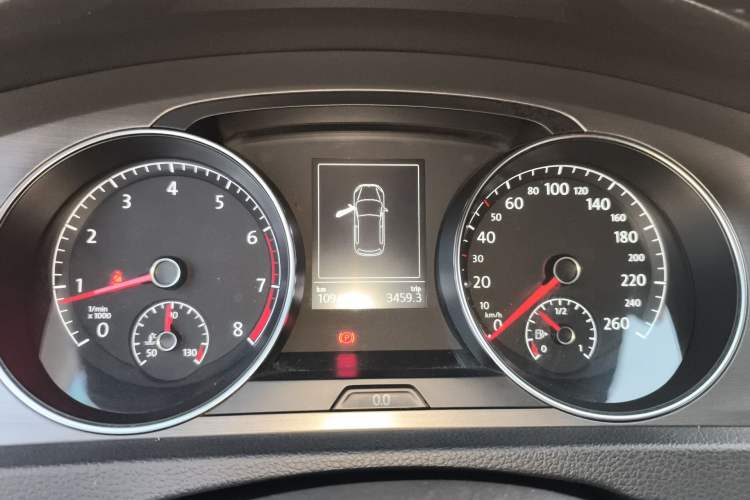 Used Volkswagen Golf 2016 230TSI Automatic Comfort Version Instrument Cluster