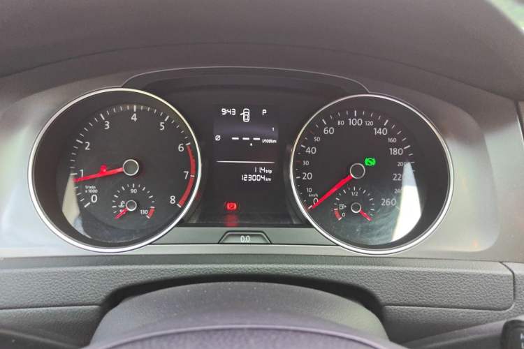 Used Volkswagen Golf 2016 1.6L Automatic Fashion Model Instrument Cluster