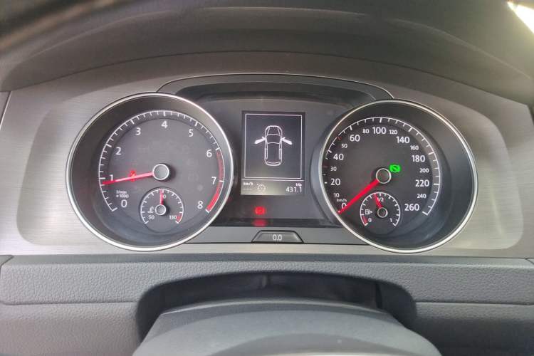 Used Volkswagen Golf 2016 230TSI Automatic Comfort Version Instrument Cluster