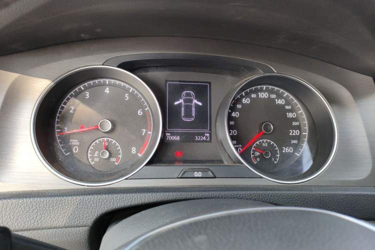Used Volkswagen Golf 2016 230TSI Automatic Comfort Version Instrument Cluster