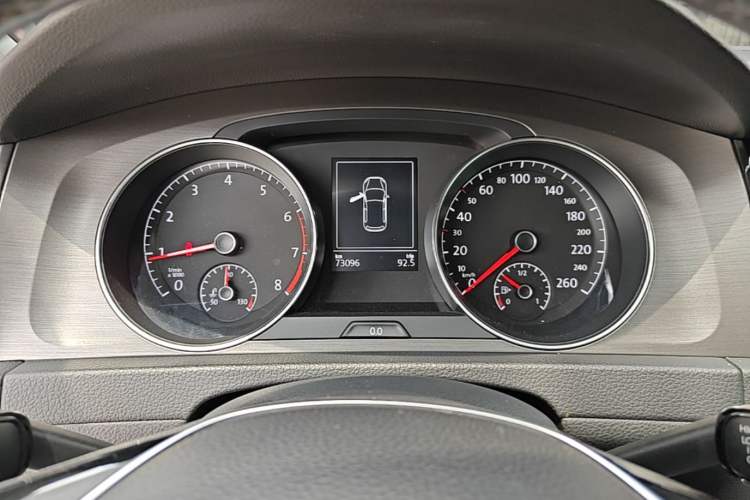 Used Volkswagen Golf 2016 230TSI Automatic Comfort Version Instrument Cluster