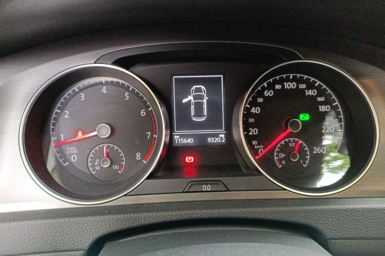 Used Volkswagen Golf 2016 230TSI Automatic Comfort Version Instrument Cluster