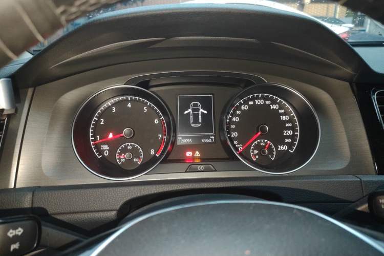 Used Volkswagen Golf 2016 230TSI Automatic Luxury Version Instrument Cluster