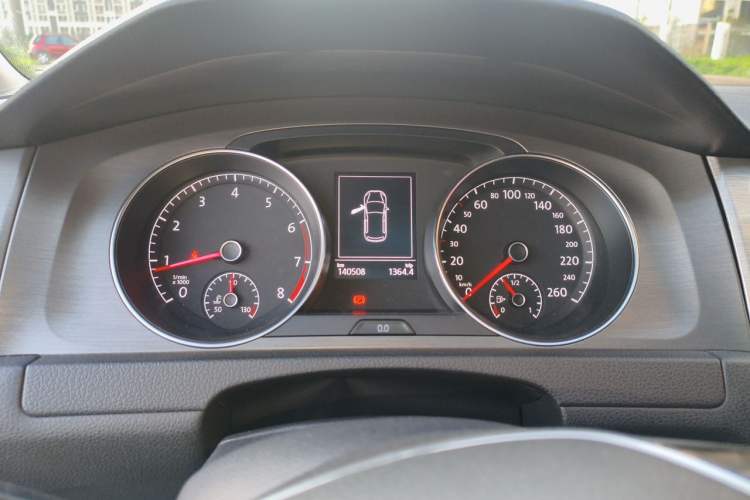 Used Volkswagen Golf 2016 230TSI Automatic Comfort Version Instrument Cluster