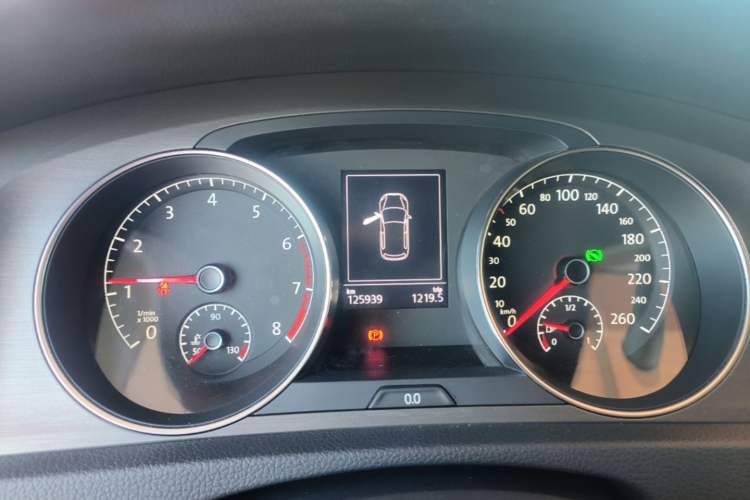 Used Volkswagen Golf 2016 230TSI Automatic Comfort Version Instrument Cluster