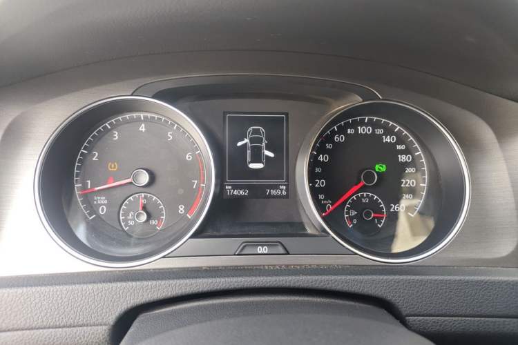 Used Volkswagen Golf 2016 230TSI Automatic Comfort Version Instrument Cluster