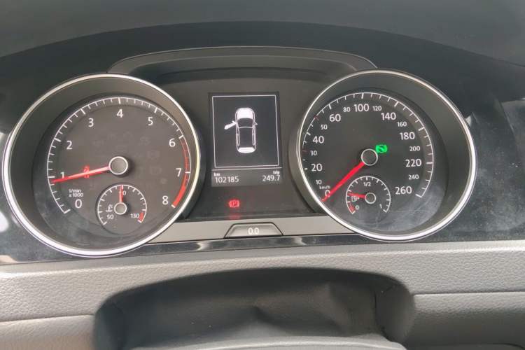 Used Volkswagen Golf 2016 1.4TSI Automatic R-Line Instrument Cluster