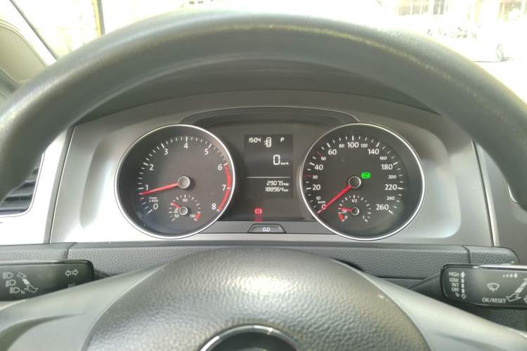 Used Volkswagen Golf 2016 1.6L Automatic Fashion Model Instrument Cluster