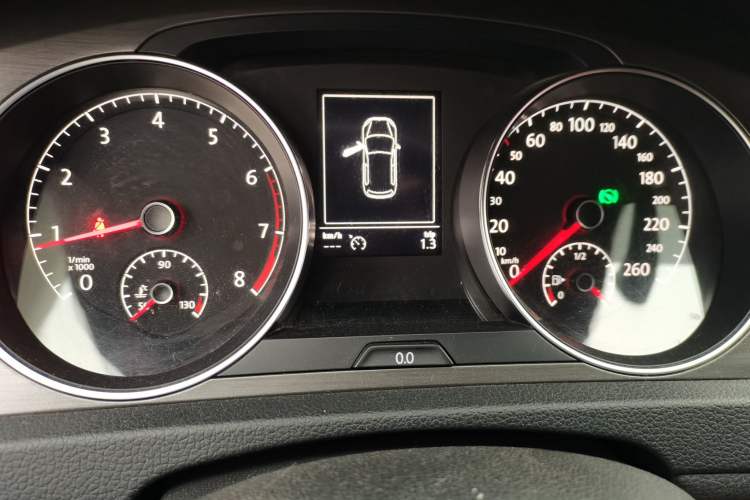Used Volkswagen Golf 2016 230TSI Automatic Comfort Version Instrument Cluster