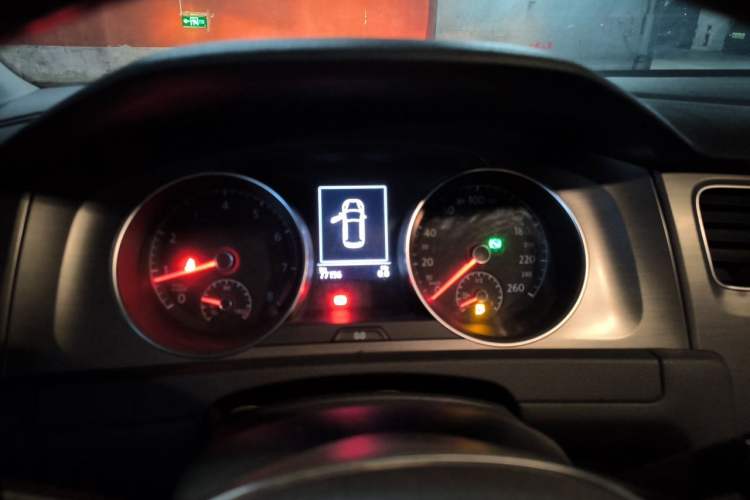 Used Volkswagen Golf 2016 230TSI Automatic Comfort Version Instrument Cluster