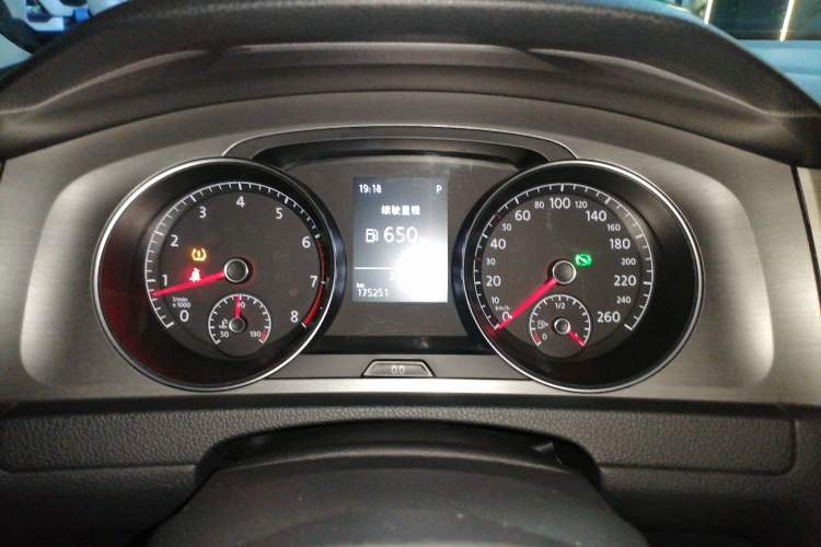 Used Volkswagen Golf 2016 230TSI Automatic Comfort Version Instrument Cluster
