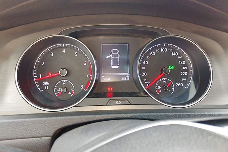 Used Volkswagen Golf 2016 230TSI Automatic Comfort Version Instrument Cluster