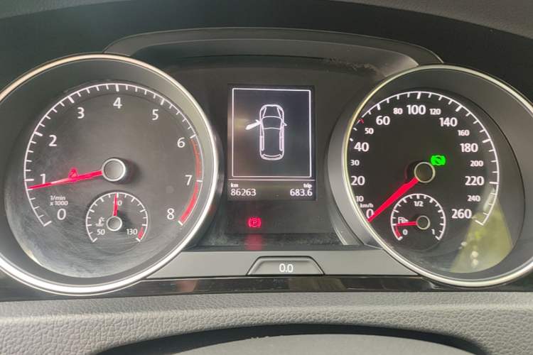 Used Volkswagen Golf 2016 1.4TSI Automatic R-Line Instrument Cluster