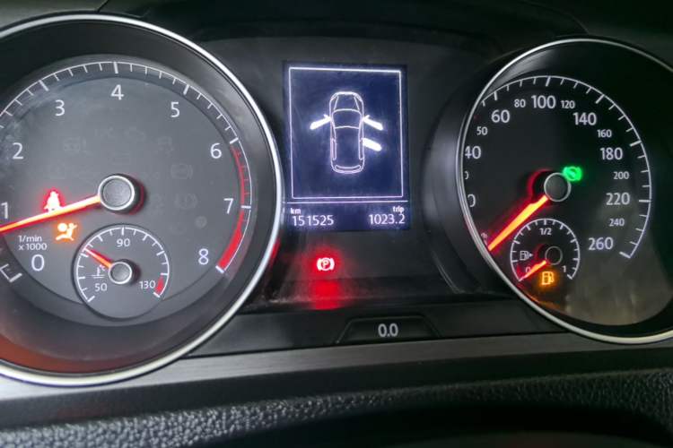 Used Volkswagen Golf 2016 230TSI Automatic Comfort Version Instrument Cluster