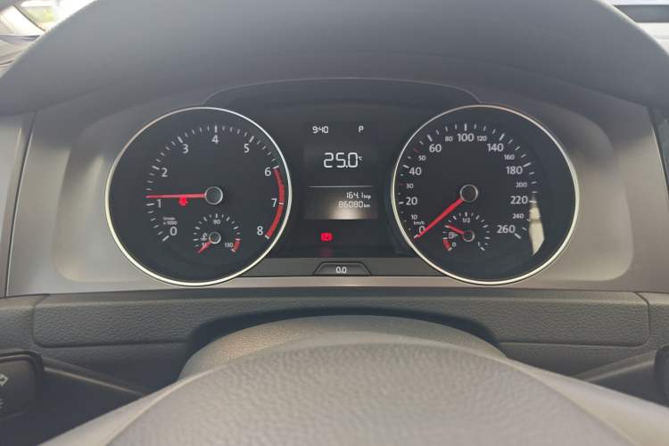 Used Volkswagen Golf 2016 1.6L Automatic Fashion Model Instrument Cluster