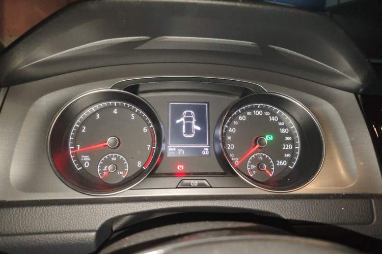 Used Volkswagen Golf 2016 230TSI Automatic Comfort Version Instrument Cluster