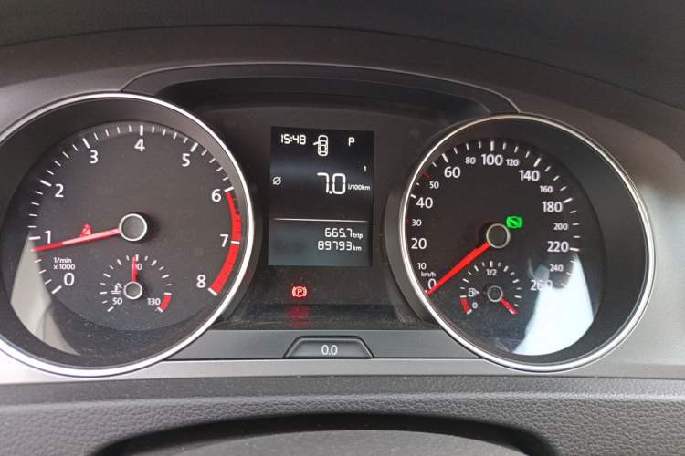 Used Volkswagen Golf 2016 1.6L Automatic Fashion Model Instrument Cluster