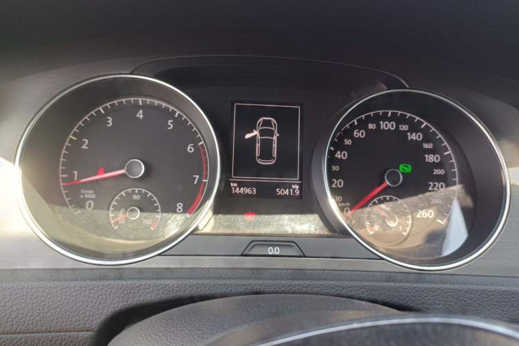 Used Volkswagen Golf 2016 230TSI Automatic Comfort Version Instrument Cluster